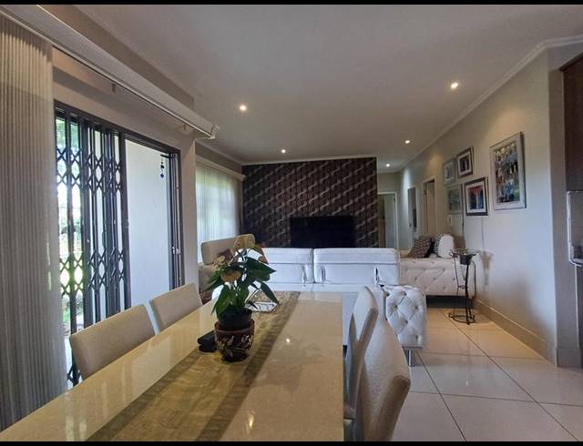 3 BEDROOM APARTMENT FOR SALE IN UMHLANGA RIDGE
